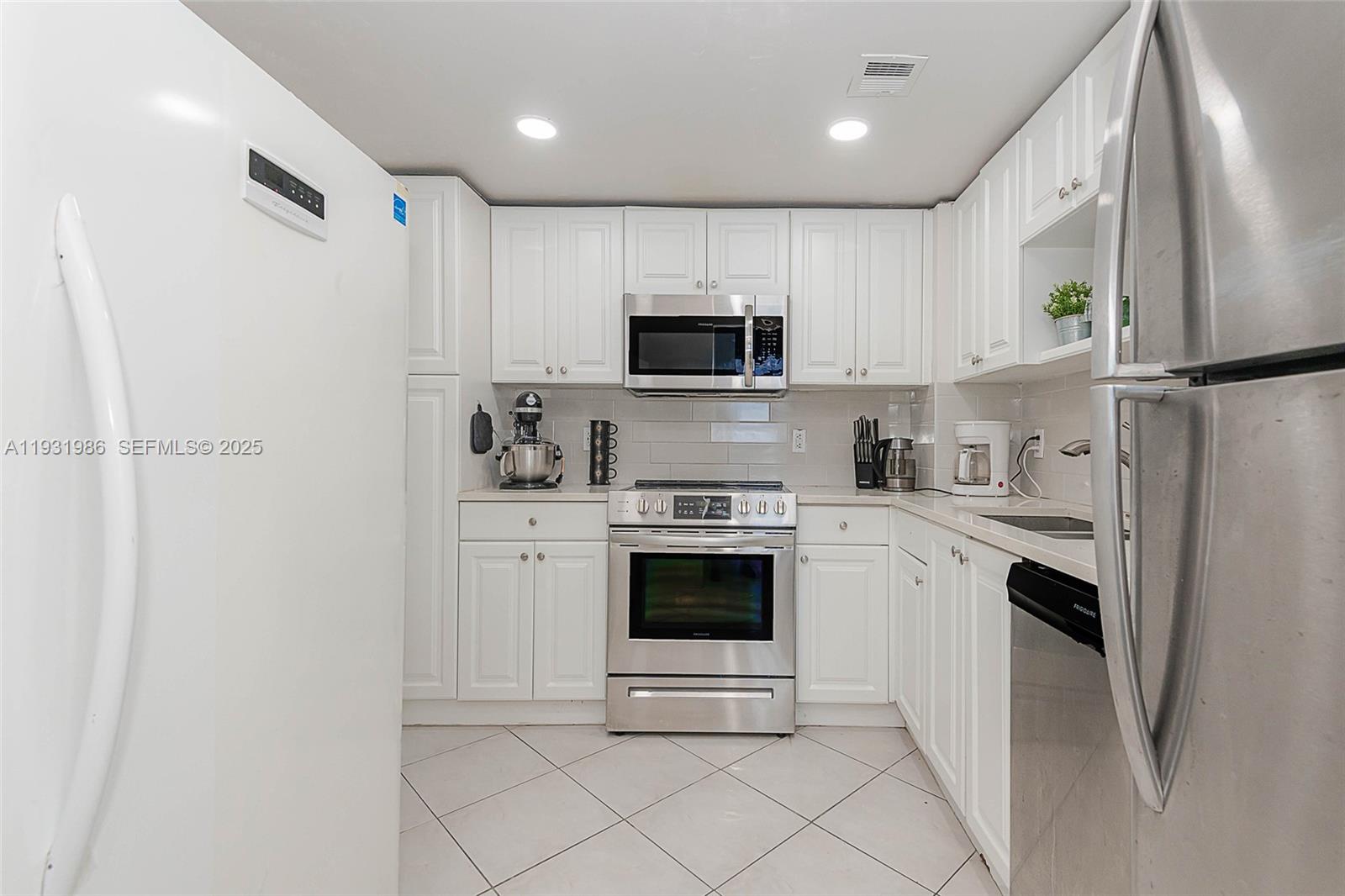 MR 2 / 2 1275 sq. ft. $ 2025-12-17 0 Photo