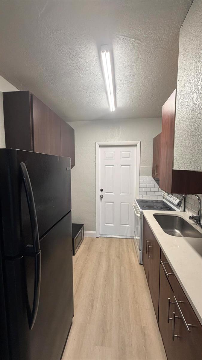 1-2  / 0 1071 sq. ft. $ 2026-05-12 0 foto