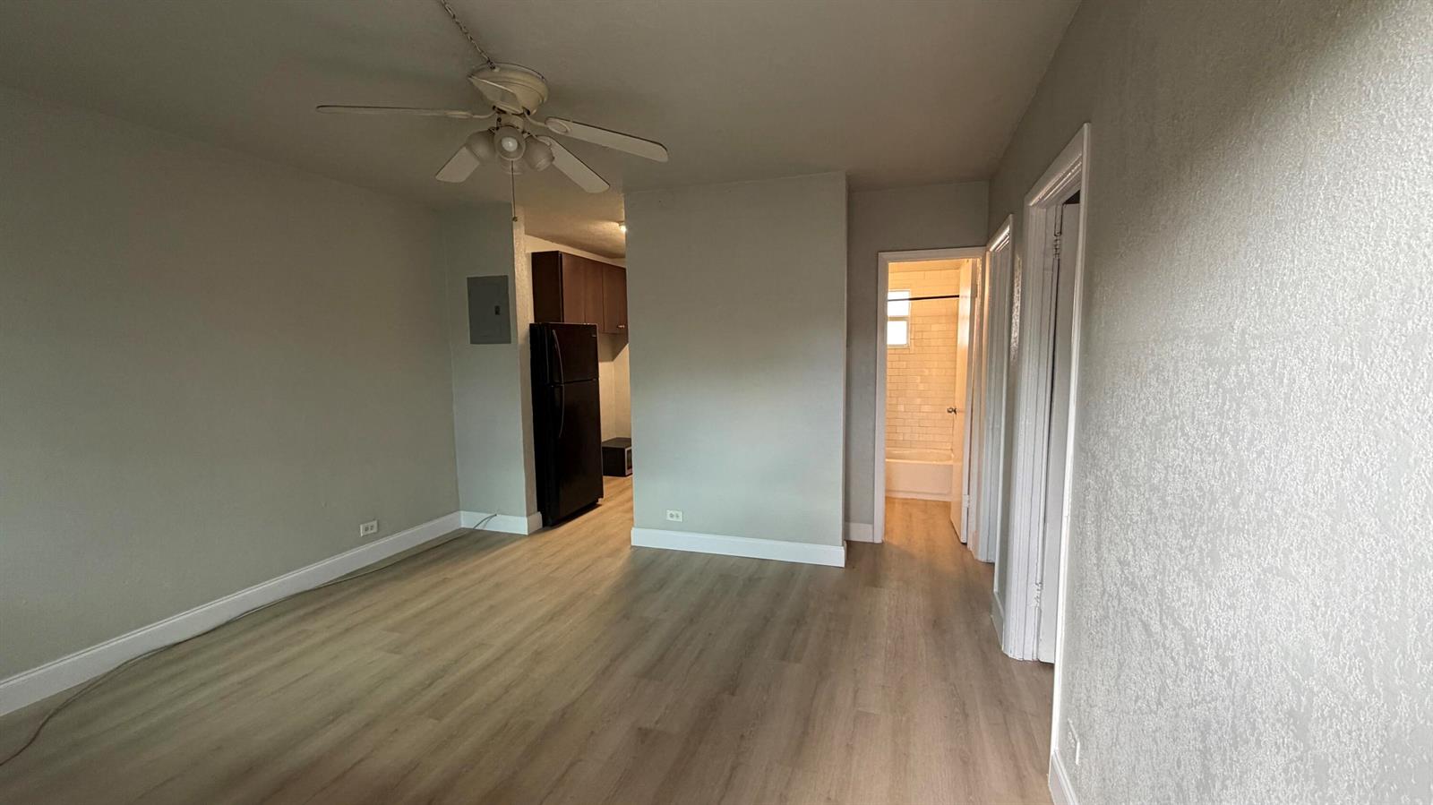 1-2  / 0 1071 sq. ft. $ 2026-05-12 0 foto