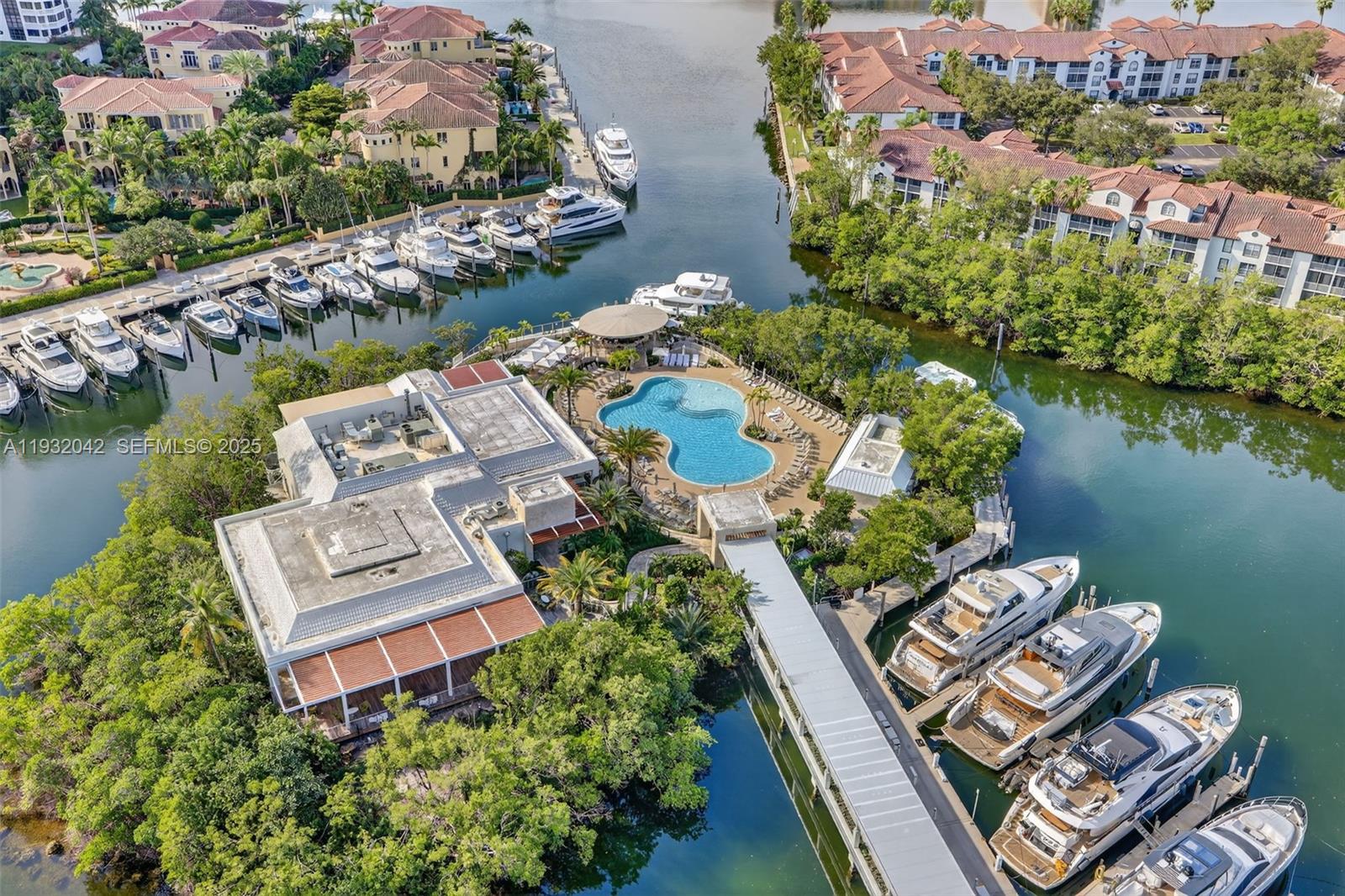 2303 3 / 3 2235 кв.футов $ 2025-12-17 0 Фото