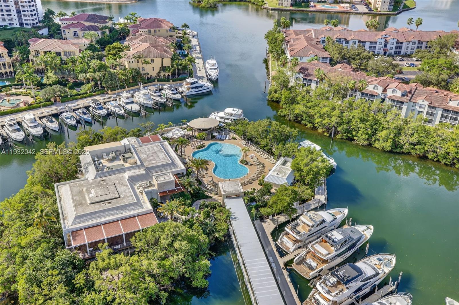 2303 3 / 3 2235 кв.футов $ 2025-12-17 0 Фото