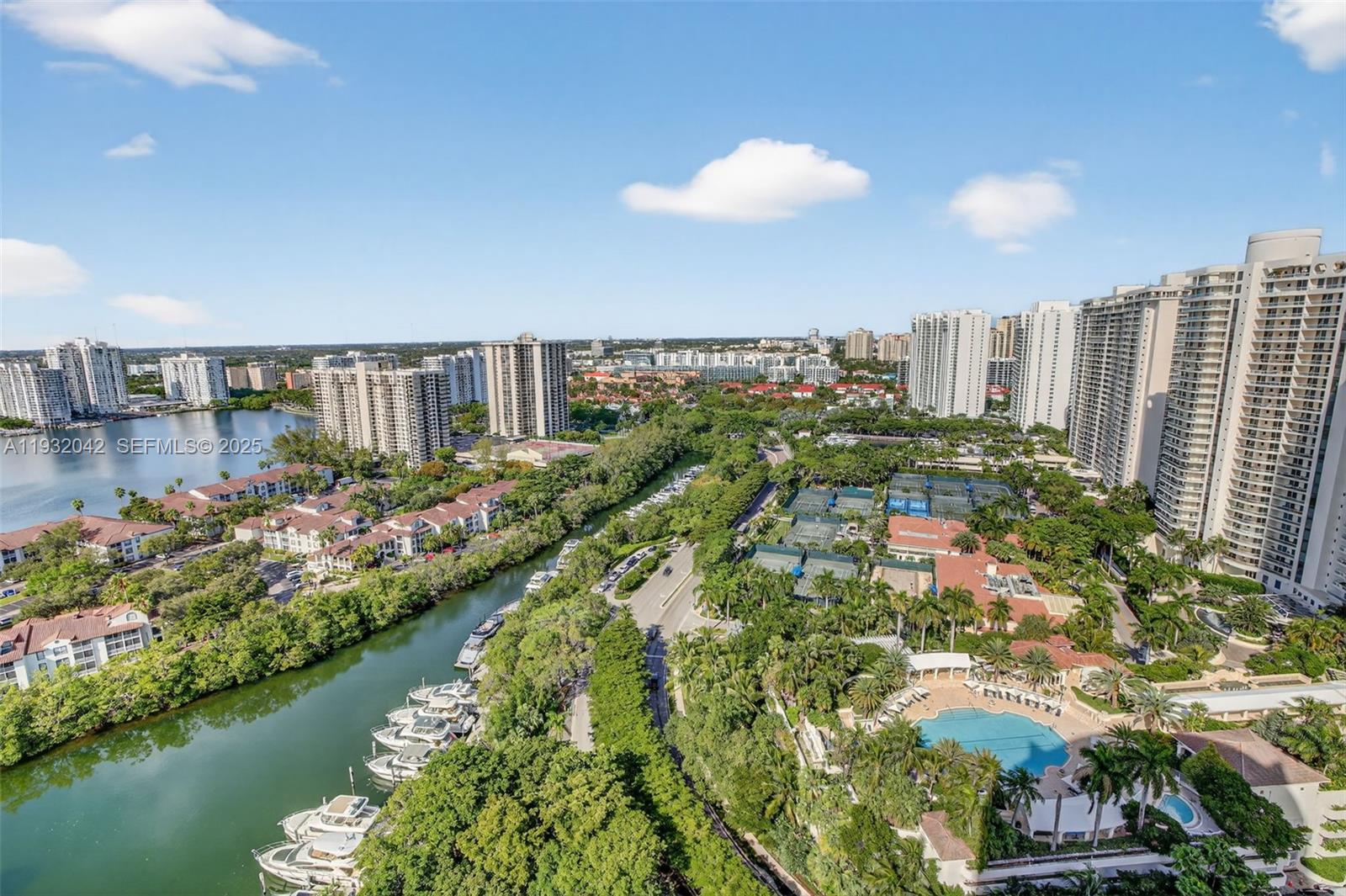 2303 3 / 3 2235 кв.футов $ 2025-12-17 0 Фото