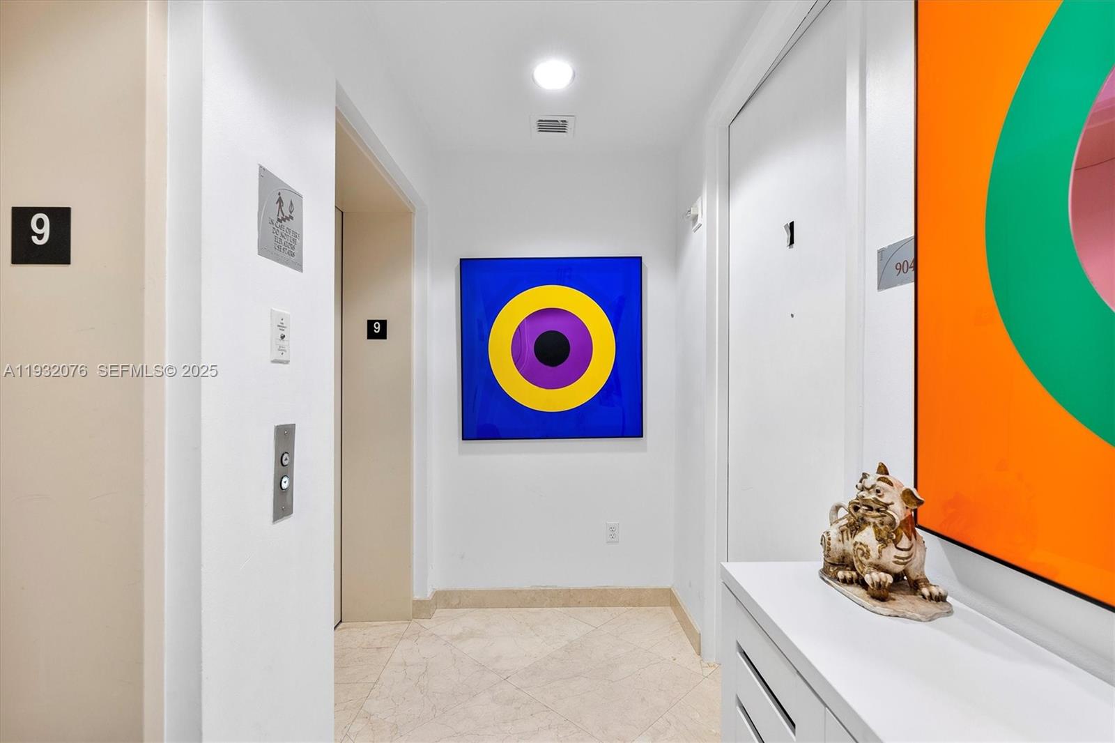 904 3 / 4 2327 кв.футов $ 2025-12-17 0 Фото