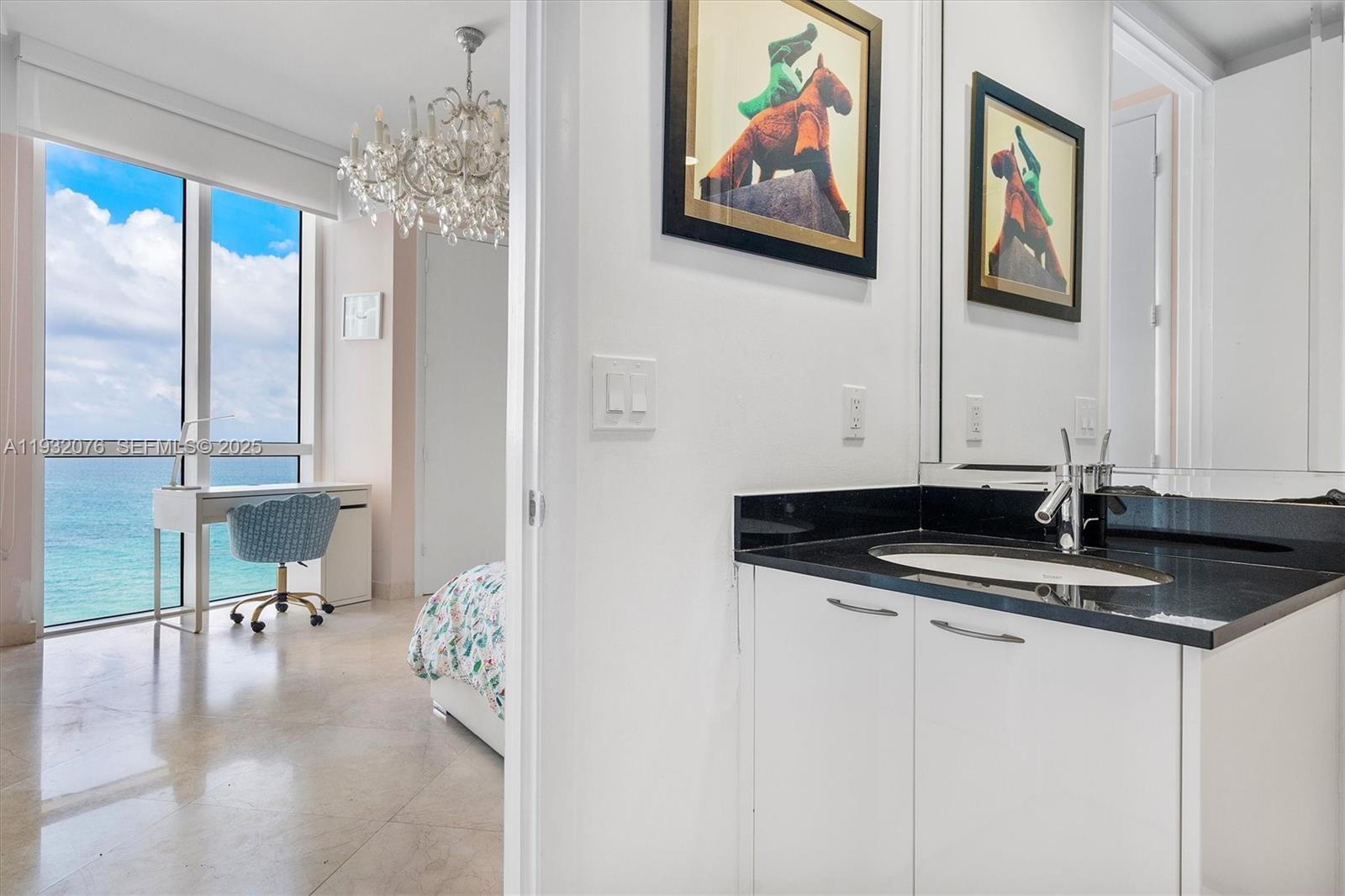 904 3 / 4 2327 кв.футов $ 2025-12-17 0 Фото