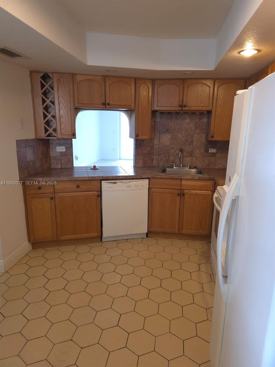 See details 209-3 2 / 2 1315 sq. ft. $ 2025-12-17 0 Photo