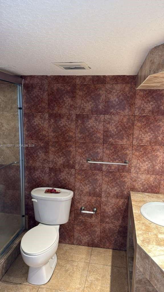 See details 209-3 2 / 2 1315 sq. ft. $ 2025-12-17 0 Photo