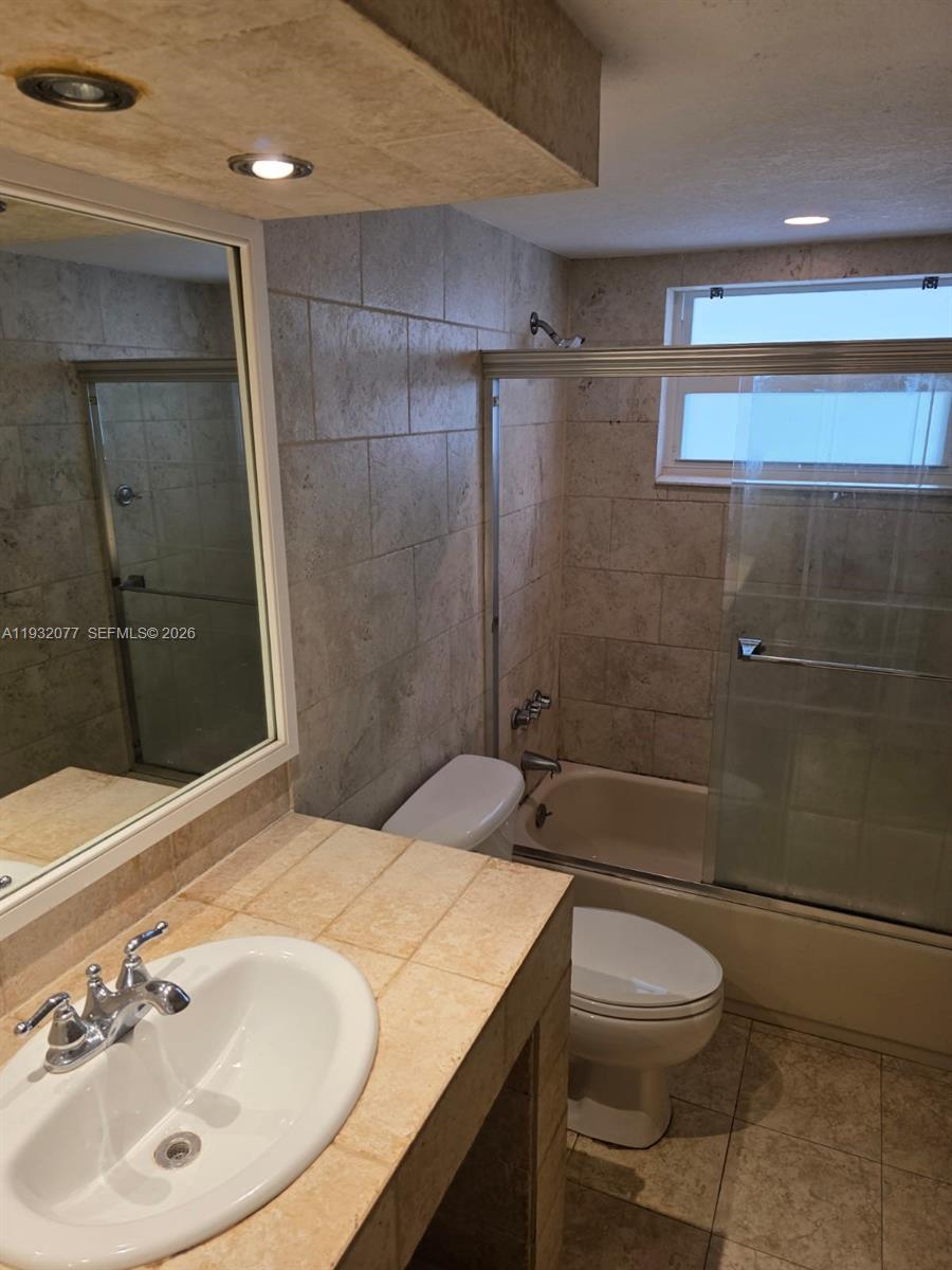 See details 209-3 2 / 2 1315 sq. ft. $ 2025-12-17 0 Photo