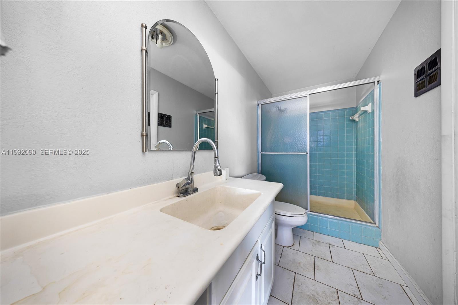   /   sq. ft. $ 2025-12-17 0 Photo