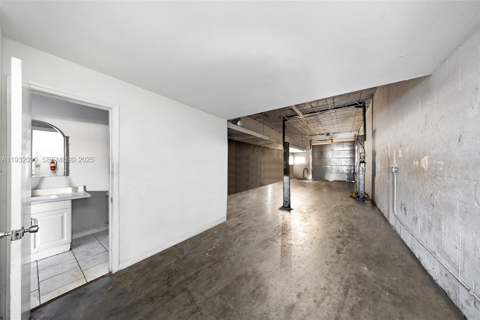   /   sq. ft. $ 2025-12-17 0 Photo