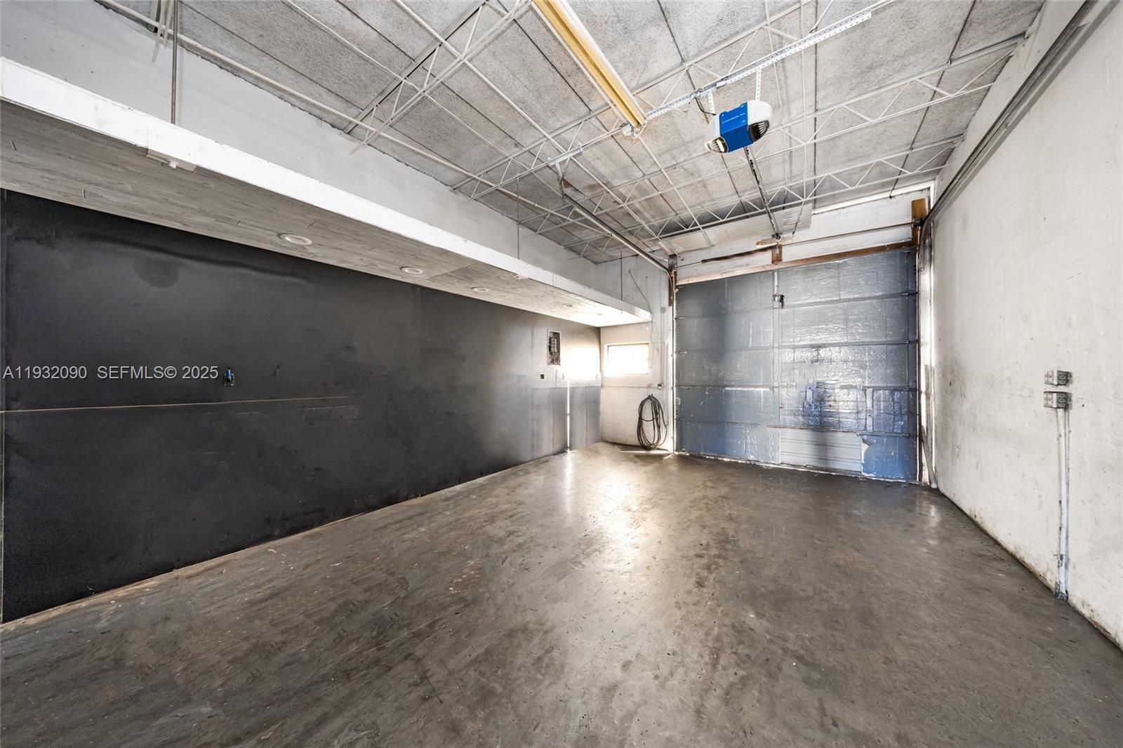   /   sq. ft. $ 2025-12-17 0 Photo