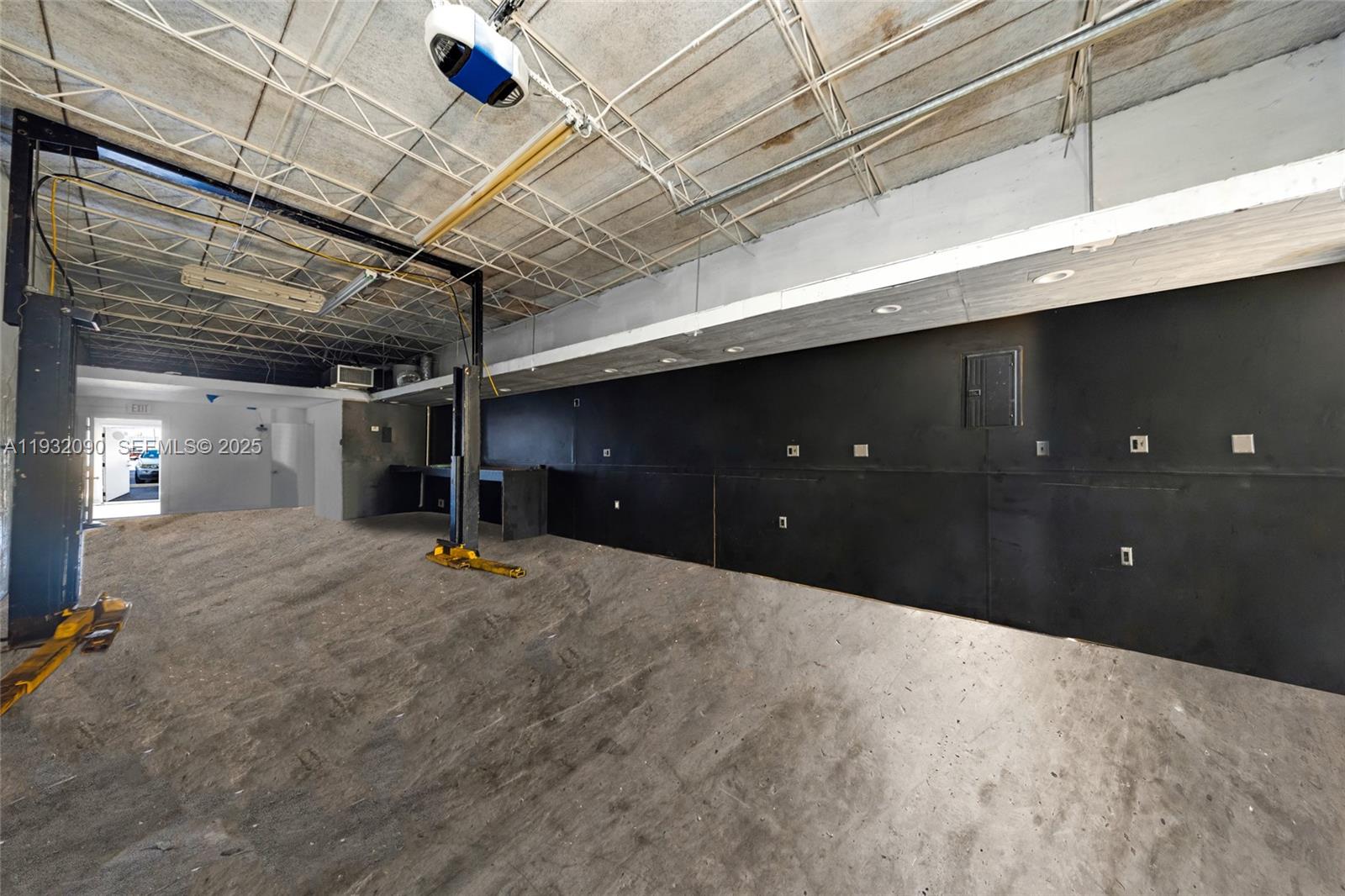   /   sq. ft. $ 2025-12-17 0 Photo