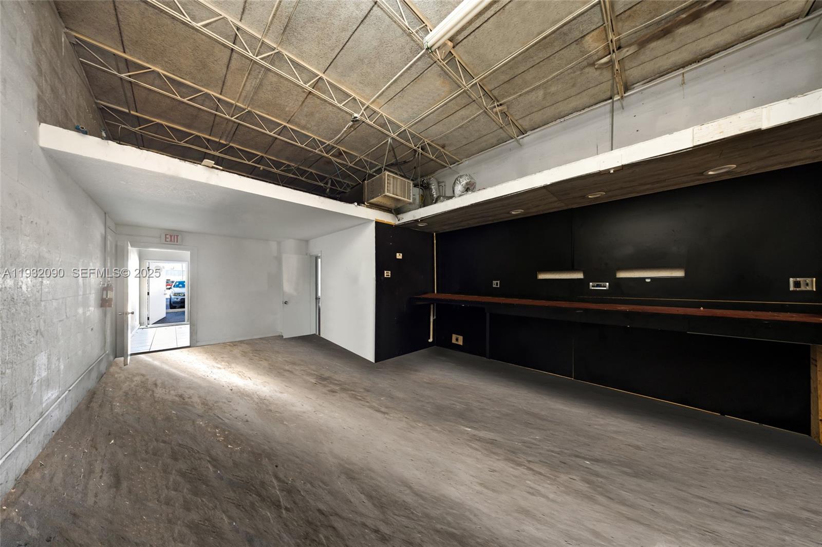   /   sq. ft. $ 2025-12-17 0 Photo