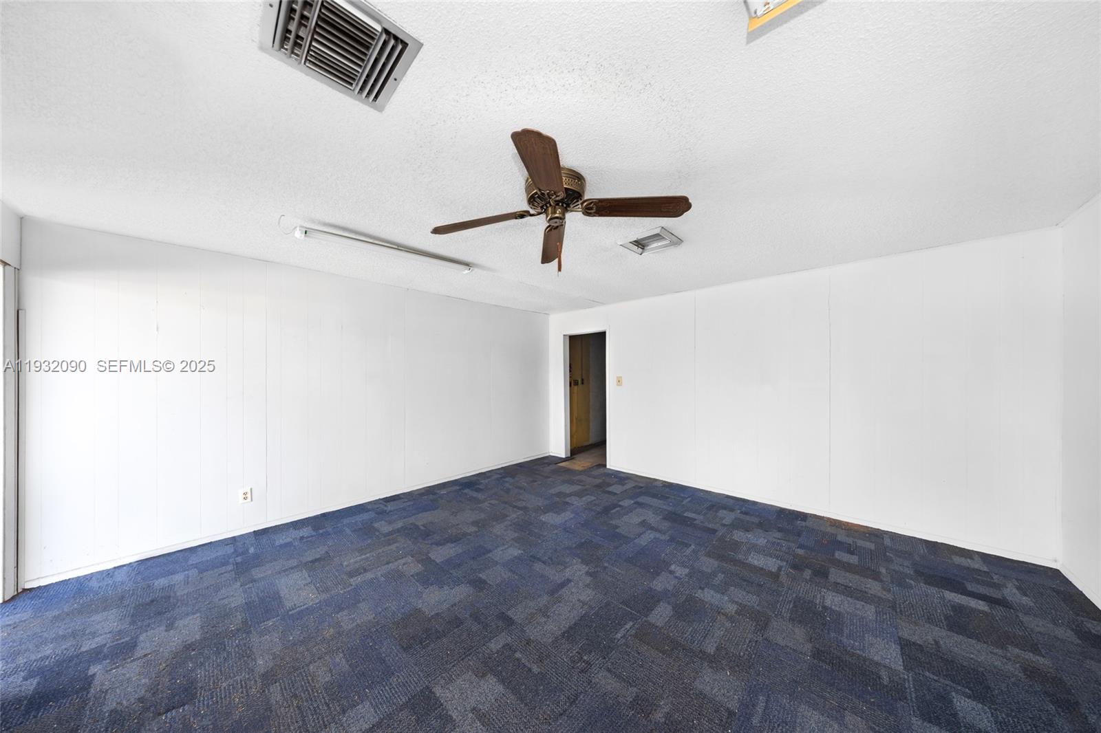   /   sq. ft. $ 2025-12-17 0 Photo