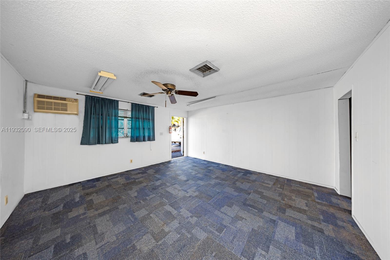   /   sq. ft. $ 2025-12-17 0 Photo