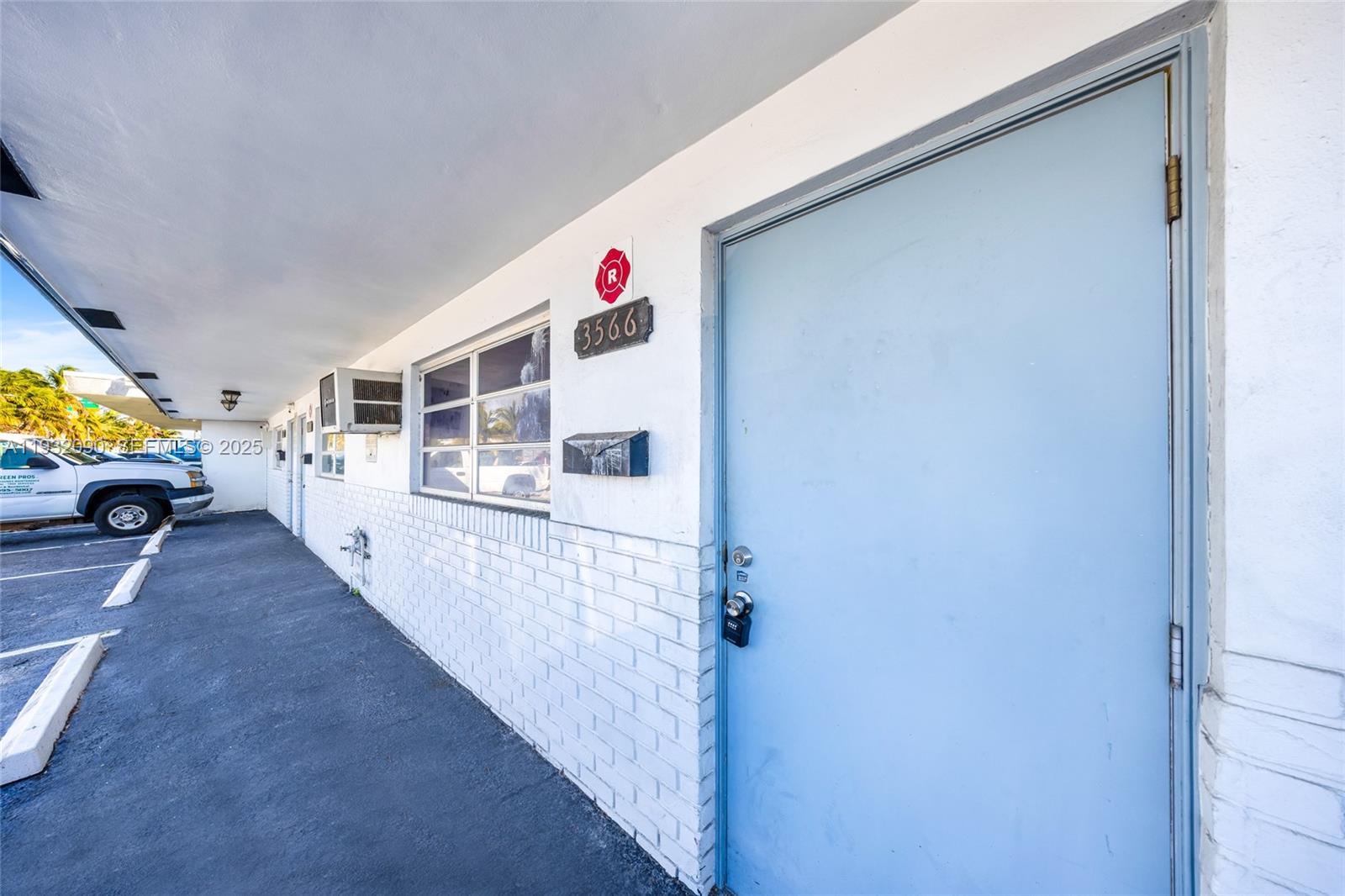   /   sq. ft. $ 2025-12-17 0 Photo