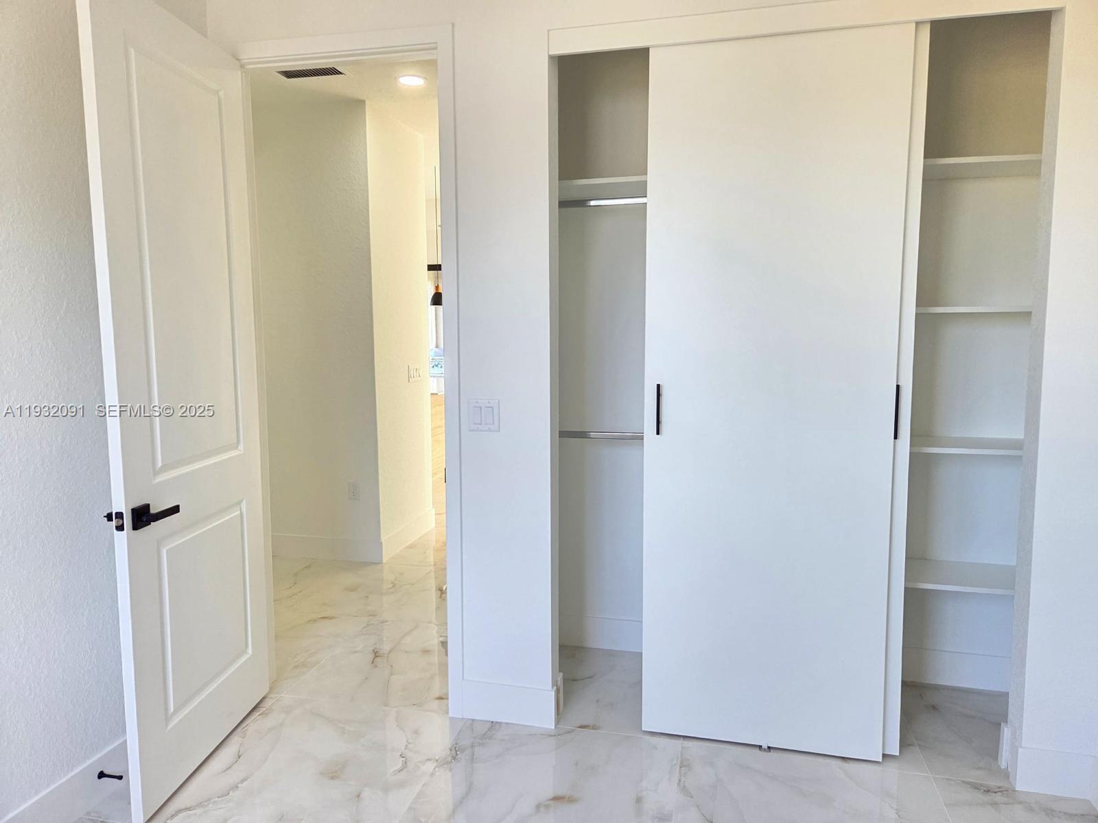 5012 3 / 3 1571 кв.футов $ 2025-12-17 0 Фото