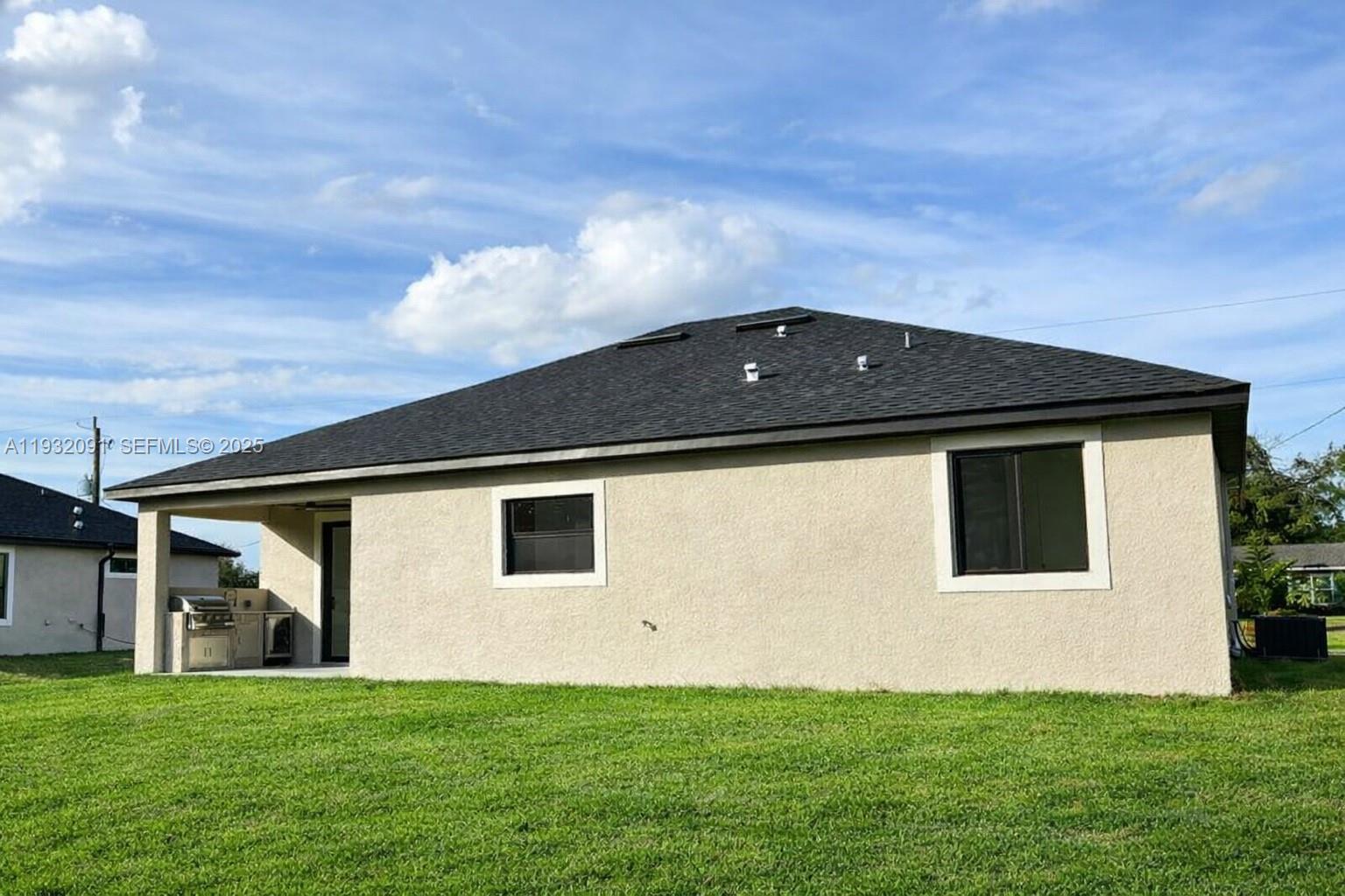 5012 3 / 3 1571 кв.футов $ 2025-12-17 0 Фото