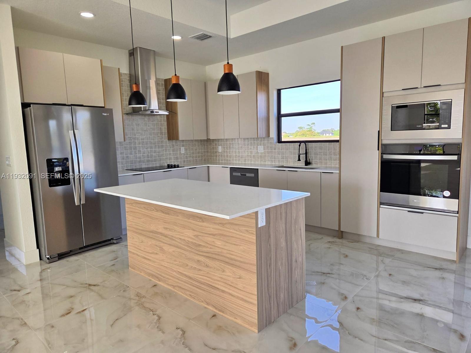 5012 3 / 3 1571 кв.футов $ 2025-12-17 0 Фото