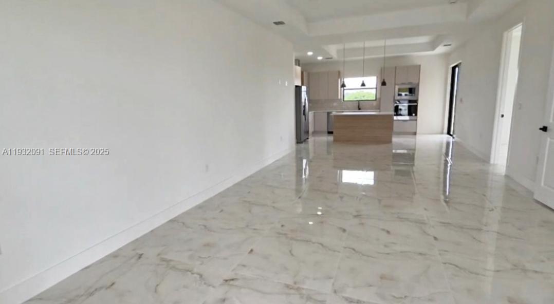 5012 3 / 3 1571 кв.футов $ 2025-12-17 0 Фото