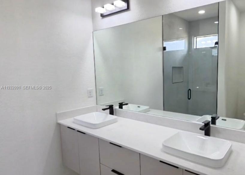 5012 3 / 3 1571 кв.футов $ 2025-12-17 0 Фото