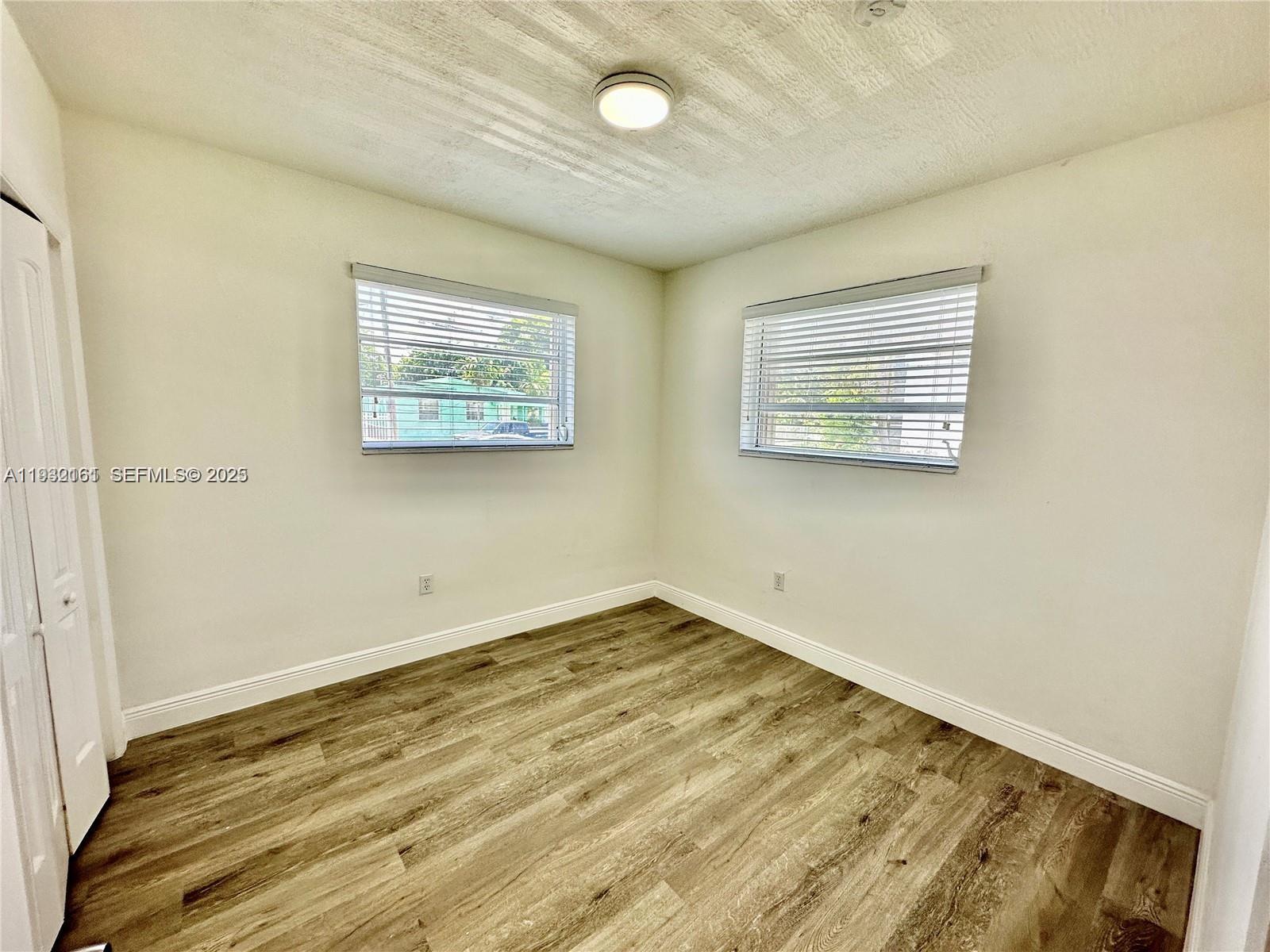   /  1500 sq. ft. $ 2025-12-17 0 Photo