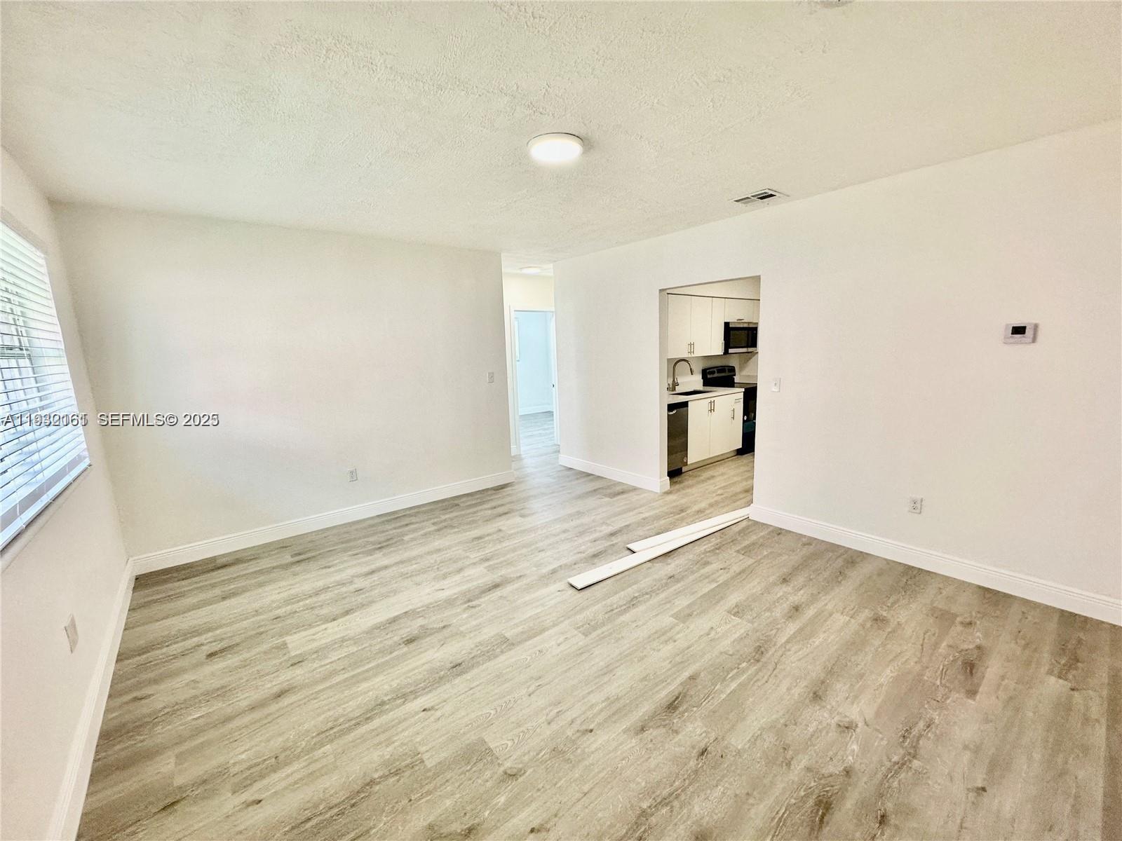   /  1500 sq. ft. $ 2025-12-17 0 Photo