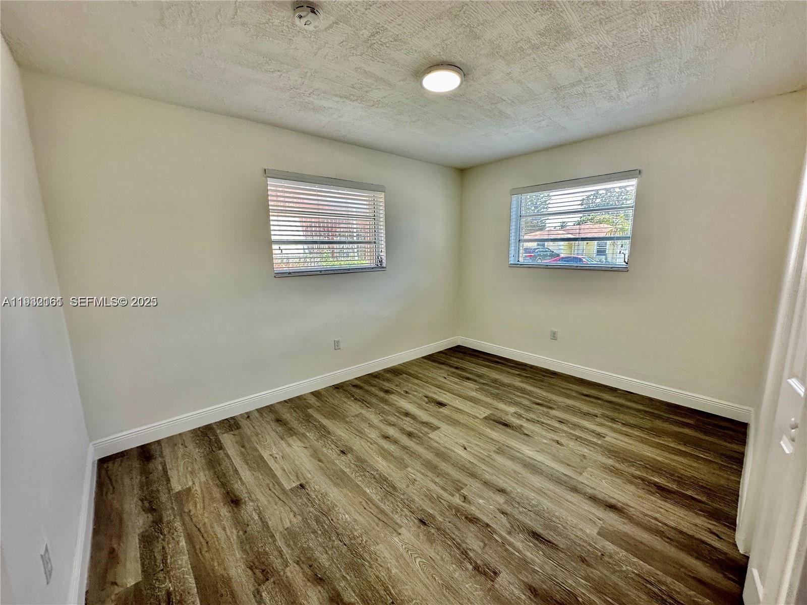   /  1500 sq. ft. $ 2025-12-17 0 Photo