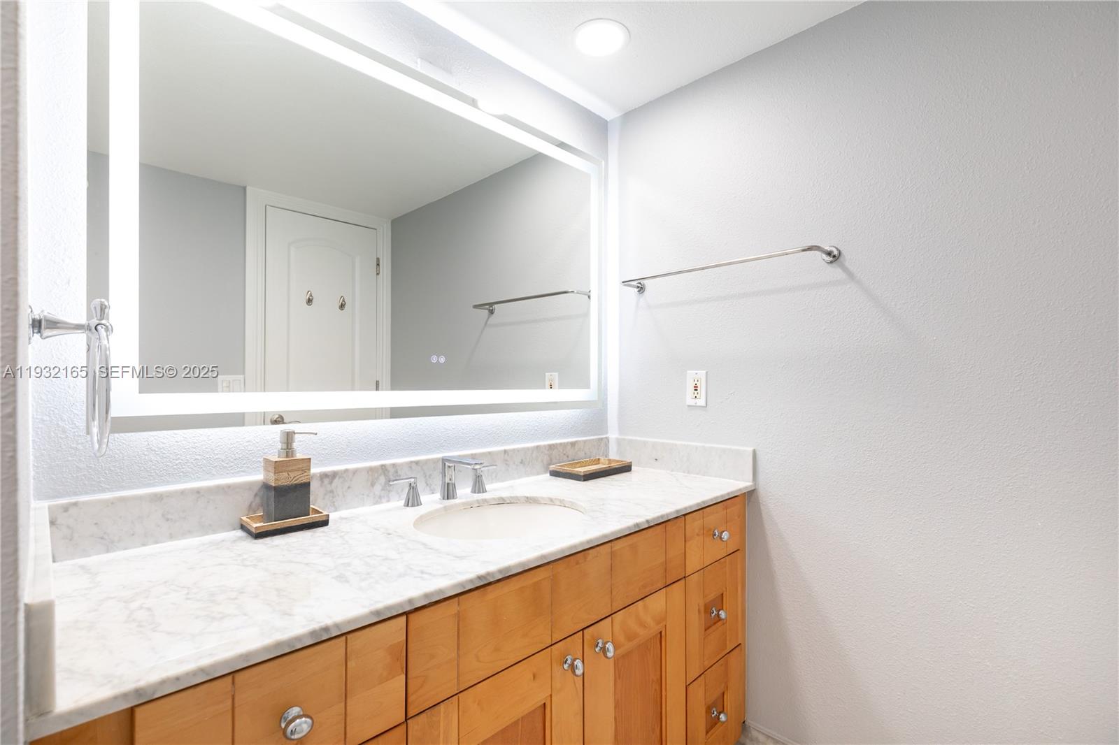 Photo of 2401 Ocean Dr  #1204, Hollywood, Florida, 33019 - 