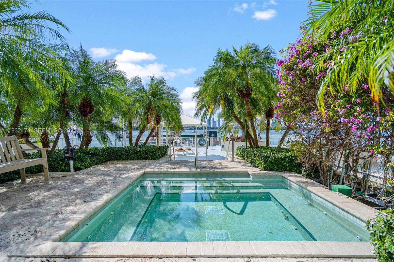 Подробнее OFFICE CU-7/216 / кв.футов $ 2025-12-17 0 Фото