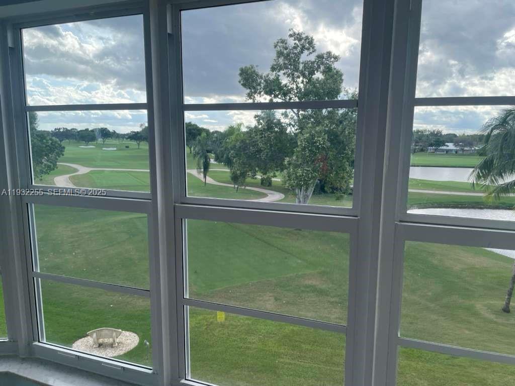 301 2 / 2 1292 sq. ft. $ 2025-12-17 0 foto