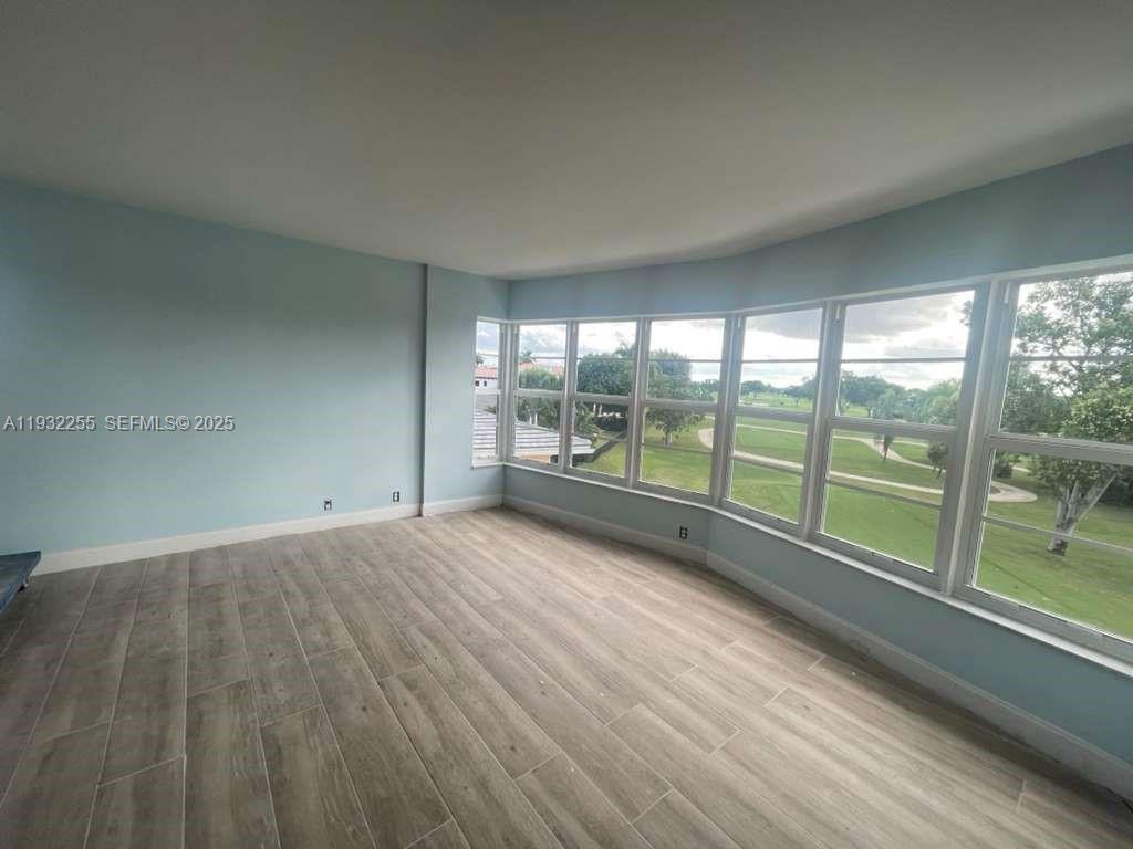 301 2 / 2 1292 sq. ft. $ 2025-12-17 0 foto