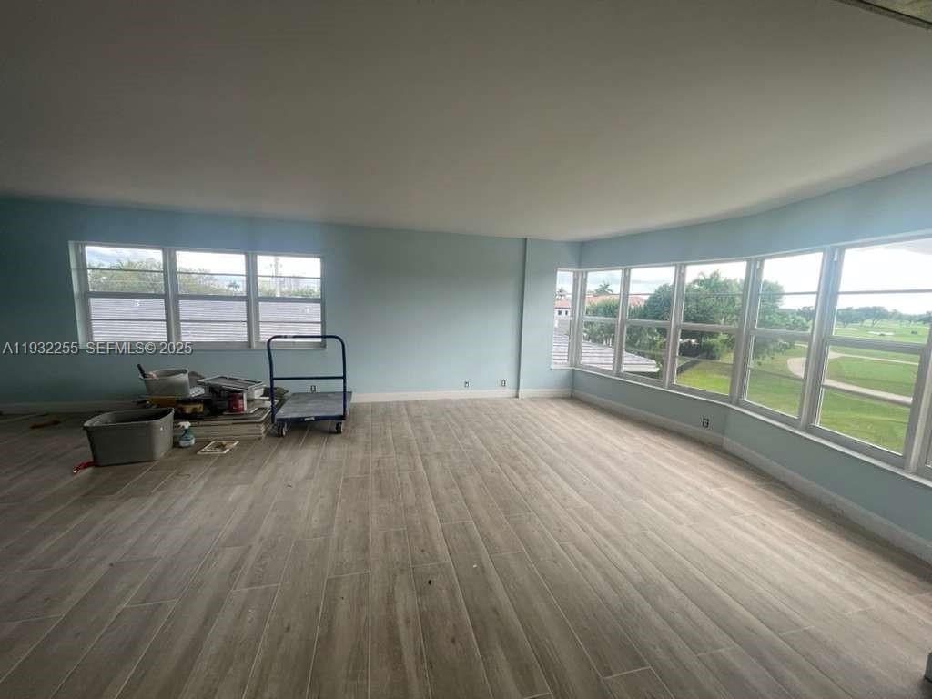 301 2 / 2 1292 sq. ft. $ 2025-12-17 0 foto