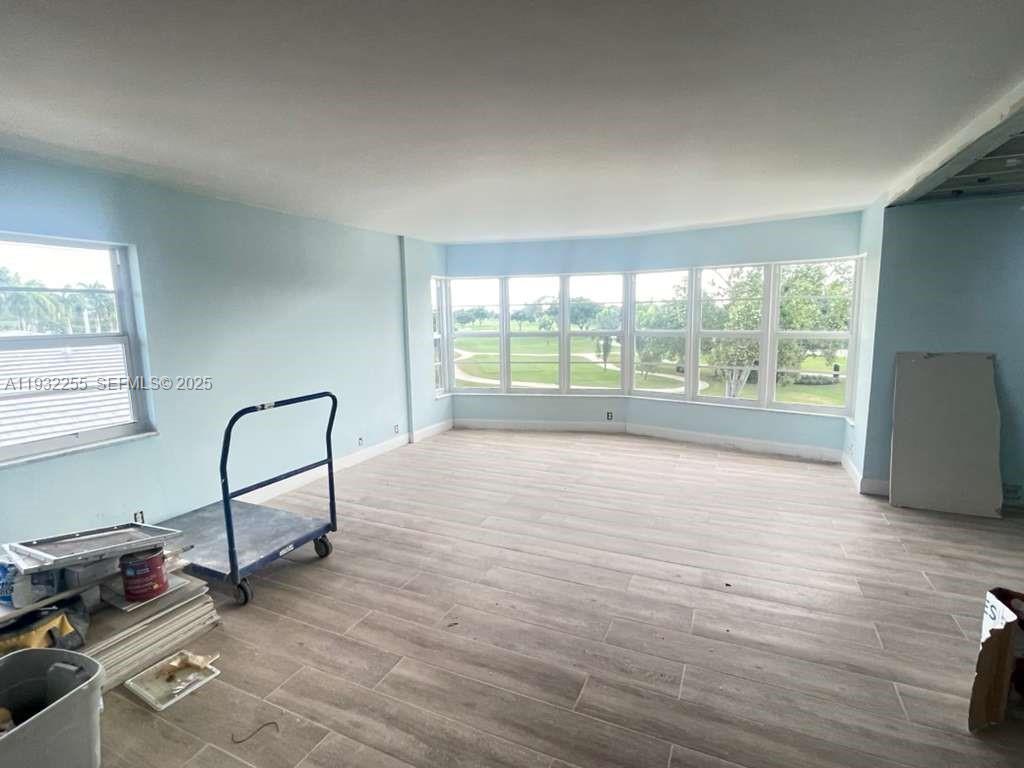 301 2 / 2 1292 sq. ft. $ 2025-12-17 0 foto