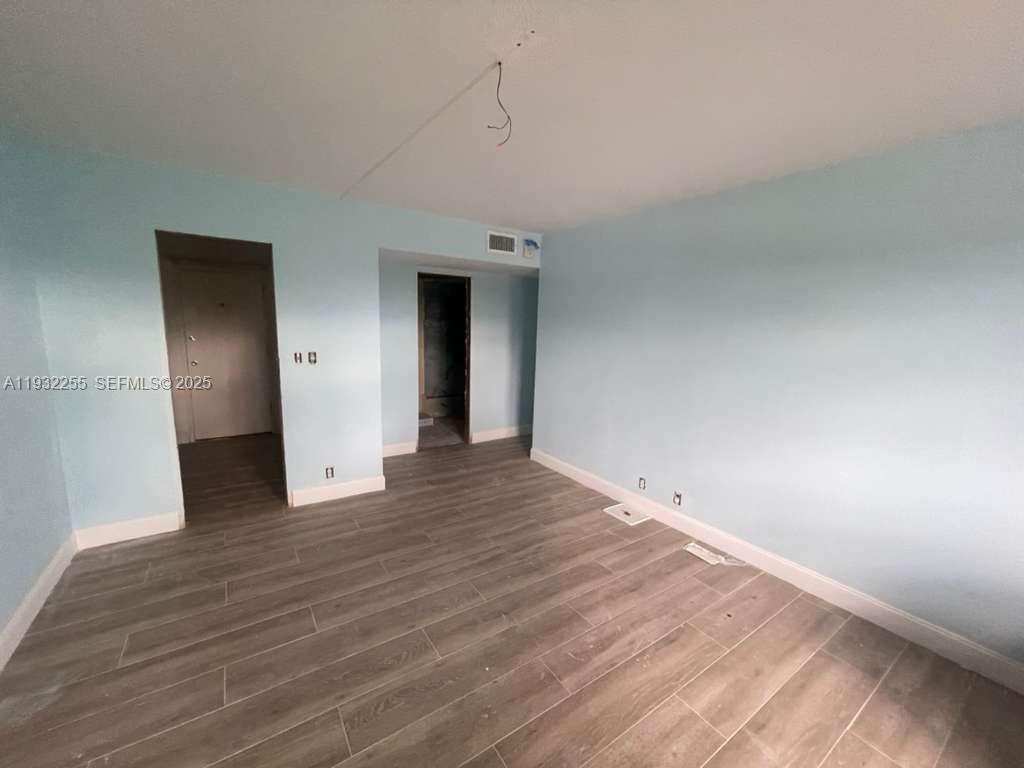 301 2 / 2 1292 sq. ft. $ 2025-12-17 0 foto