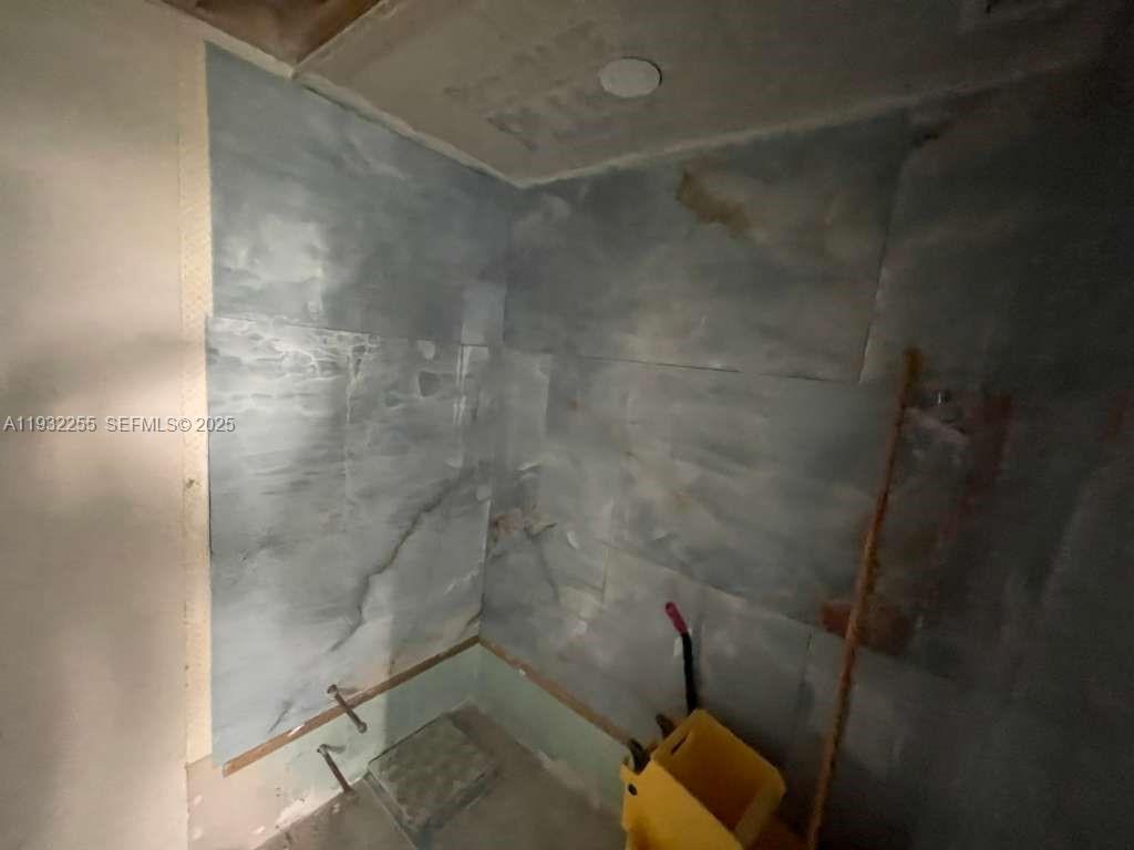 301 2 / 2 1292 sq. ft. $ 2025-12-17 0 foto