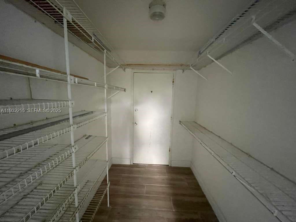 301 2 / 2 1292 sq. ft. $ 2025-12-17 0 foto