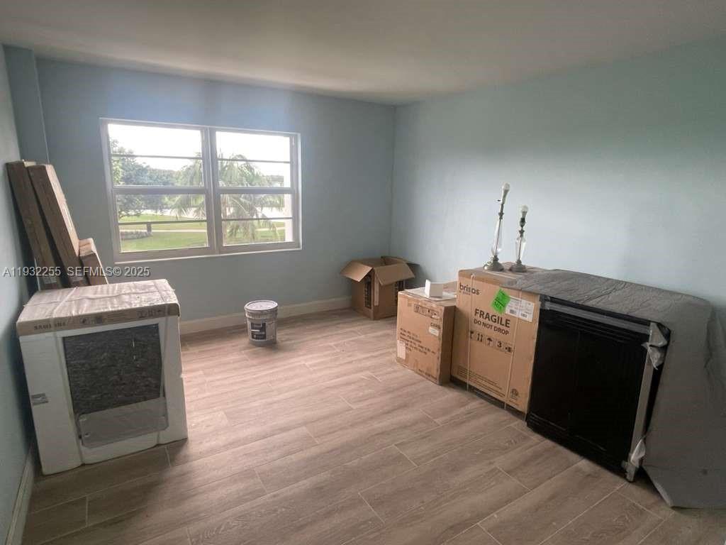 301 2 / 2 1292 sq. ft. $ 2025-12-17 0 foto