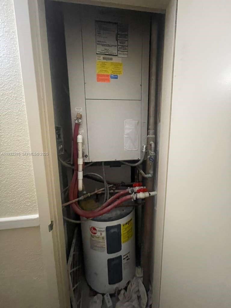 301 2 / 2 1292 sq. ft. $ 2025-12-17 0 foto