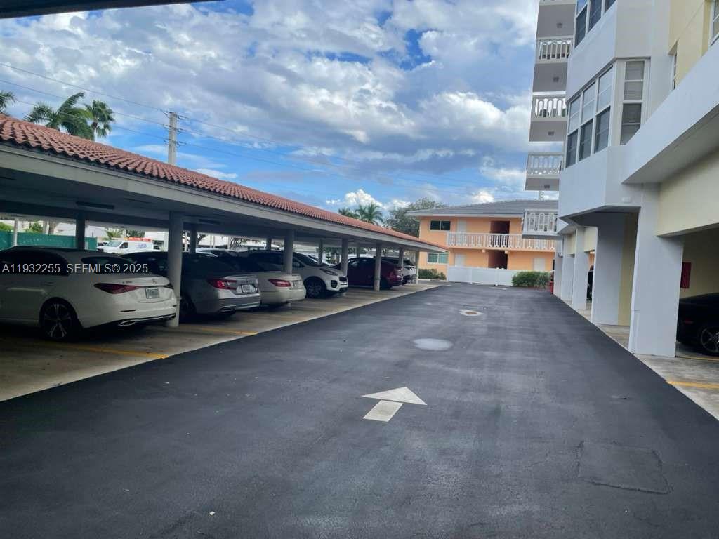 301 2 / 2 1292 sq. ft. $ 2025-12-17 0 foto