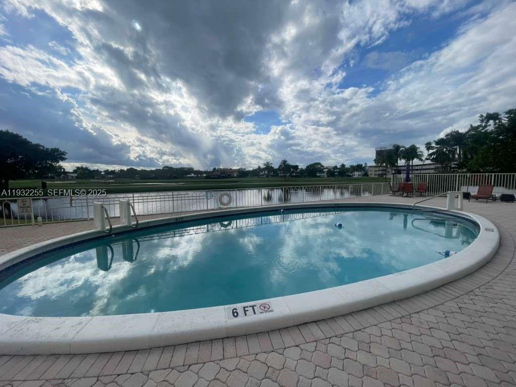 301 2 / 2 1292 sq. ft. $ 2025-12-17 0 foto