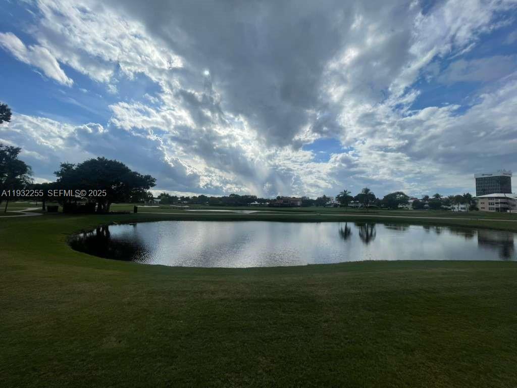 301 2 / 2 1292 sq. ft. $ 2025-12-17 0 foto