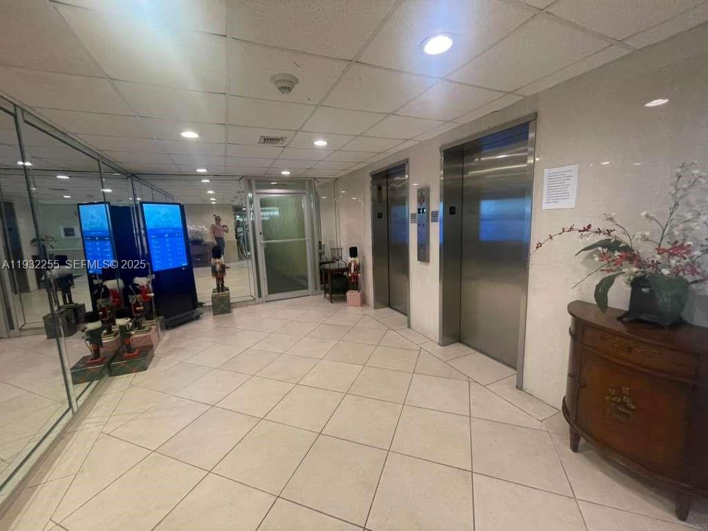 301 2 / 2 1292 sq. ft. $ 2025-12-17 0 foto