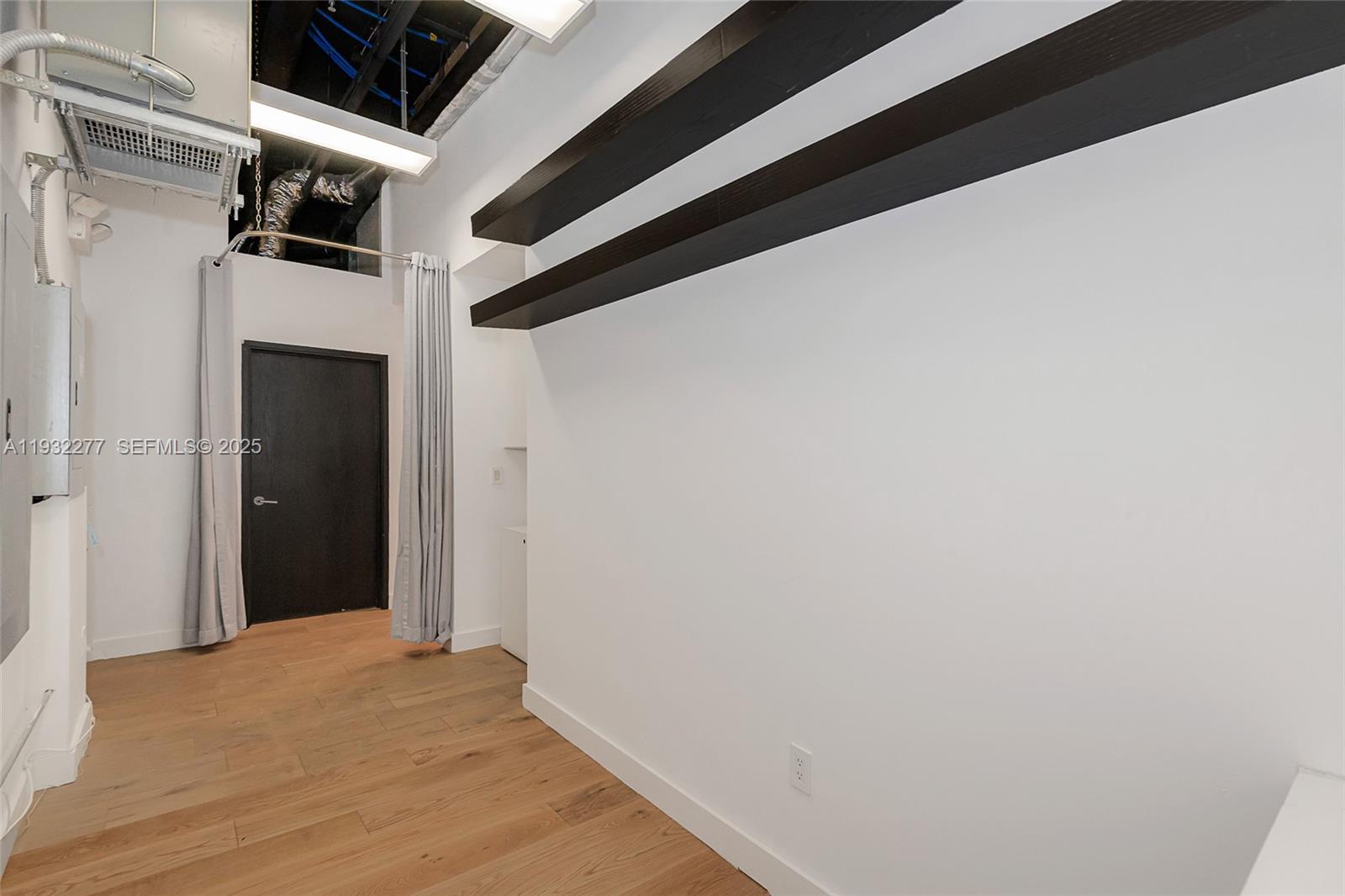 Подробнее 120 / кв.футов $ 2025-12-17 0 Фото