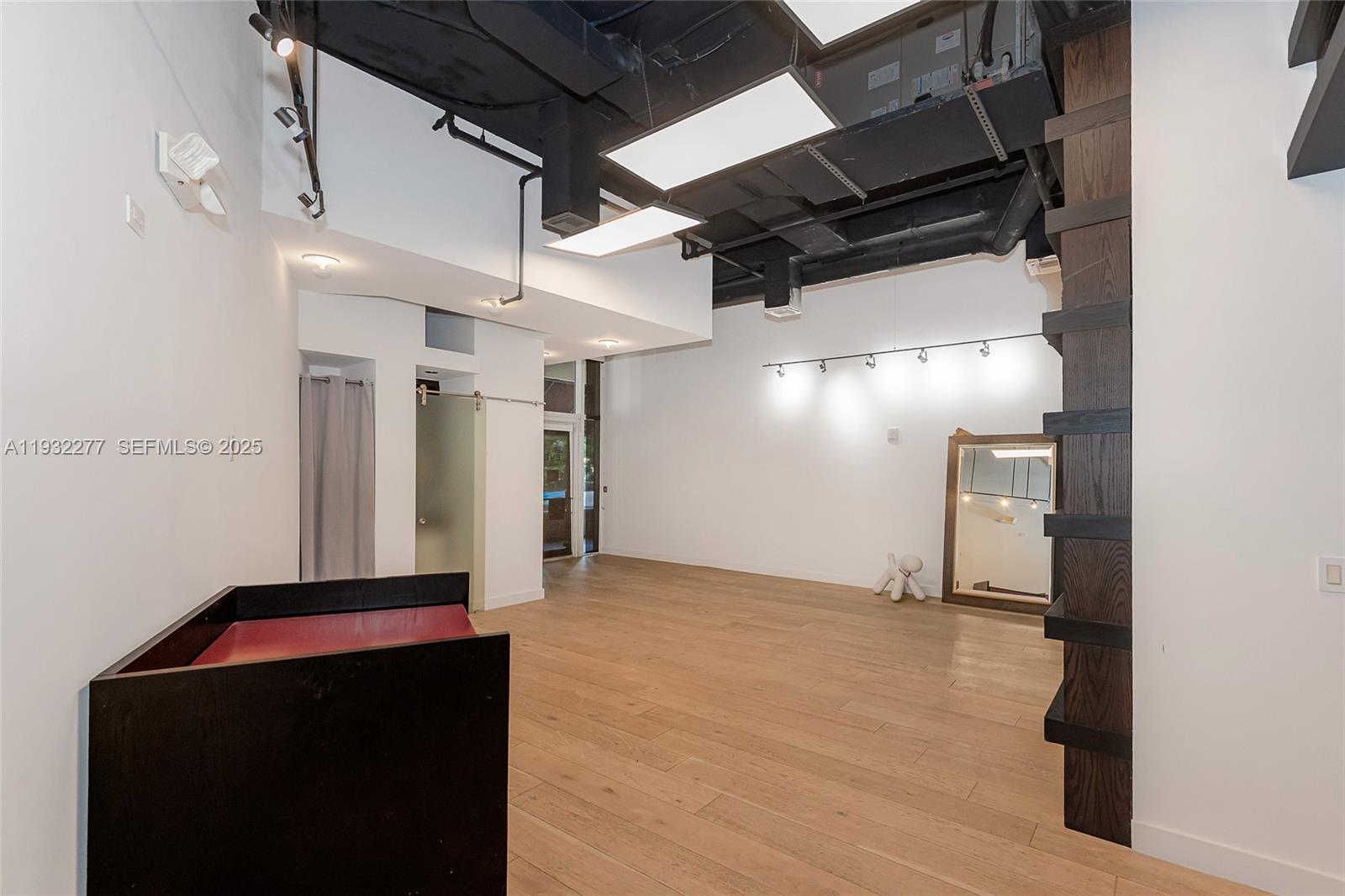 Подробнее 120 / кв.футов $ 2025-12-17 0 Фото