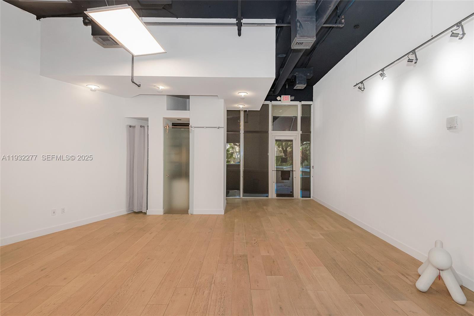 Подробнее 120 / кв.футов $ 2025-12-17 0 Фото