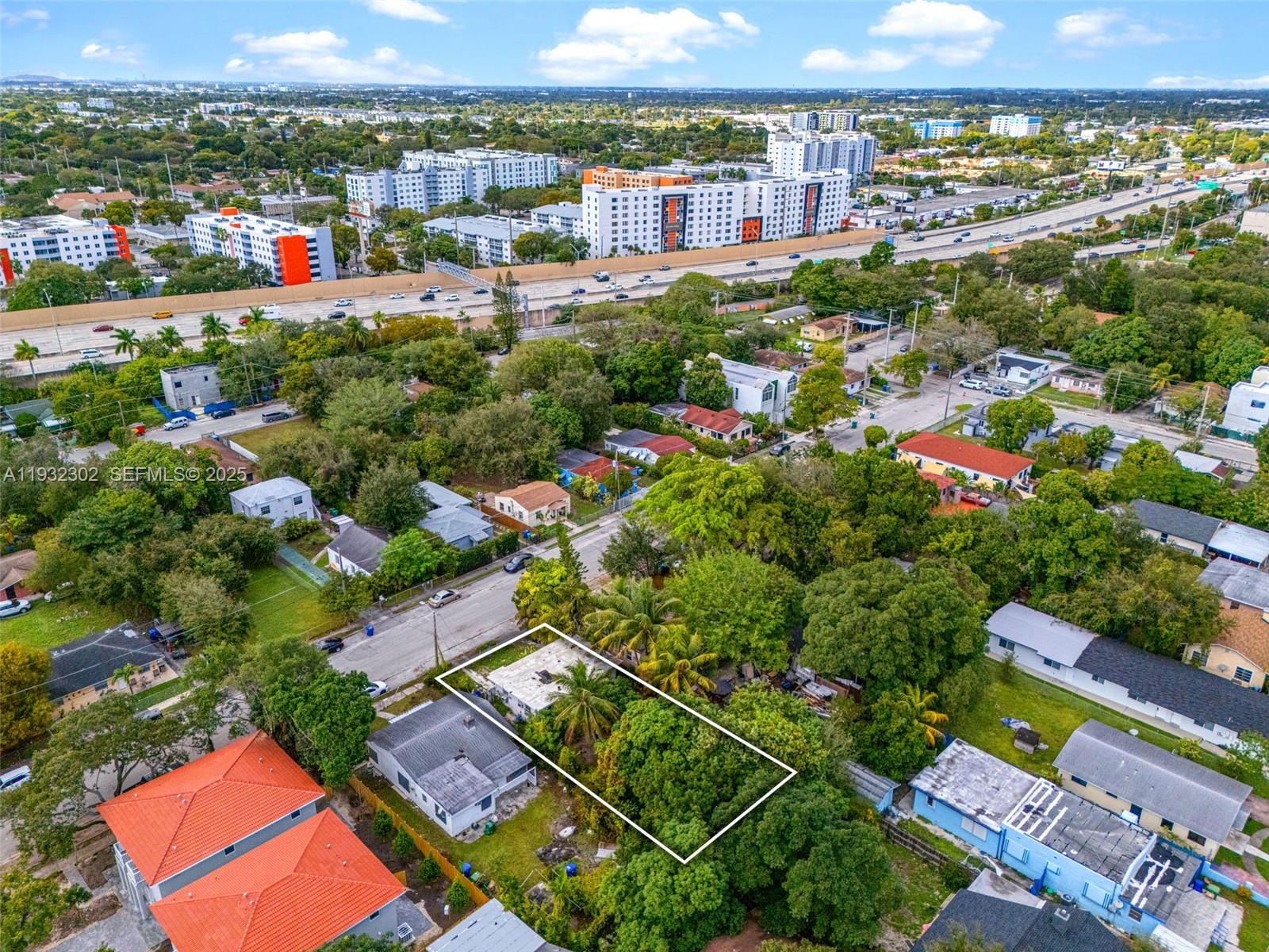   /  888 sq. ft. $ 2025-12-17 0 Photo