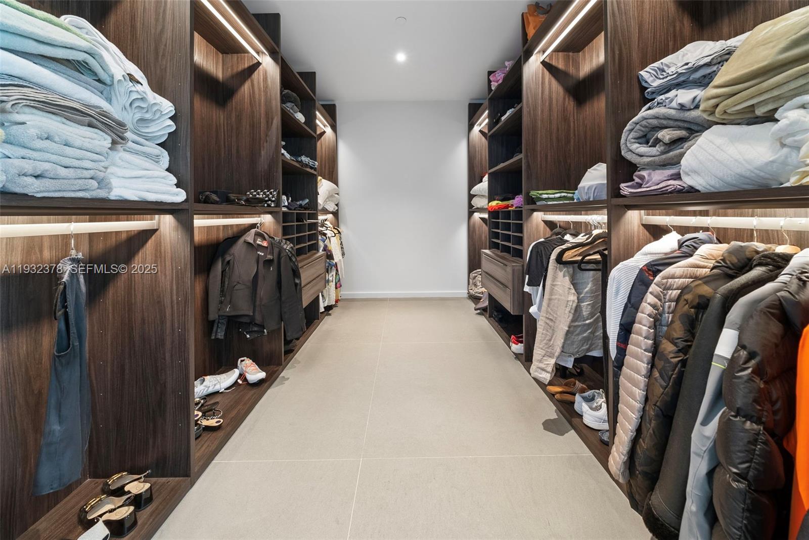 18B 3 / 4 2913 sq. ft. $ 2025-12-17 0 Photo