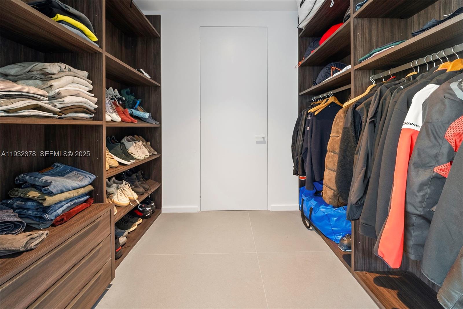 18B 3 / 4 2913 sq. ft. $ 2025-12-17 0 Photo