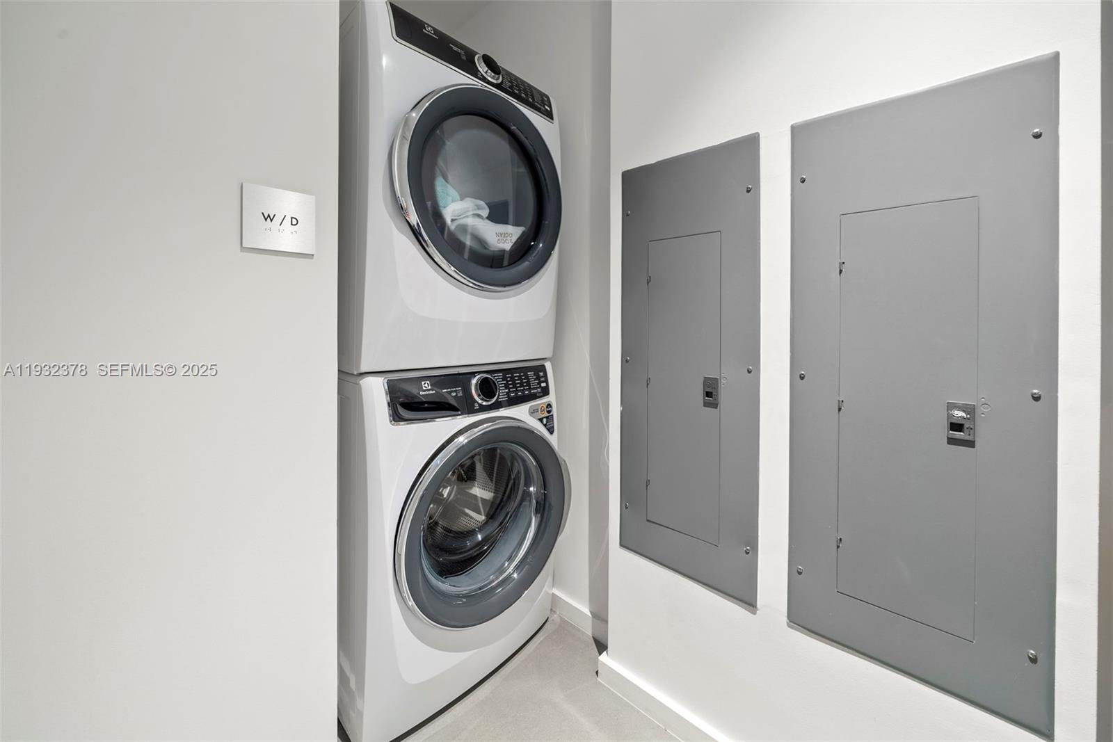 18B 3 / 4 2913 sq. ft. $ 2025-12-17 0 Photo