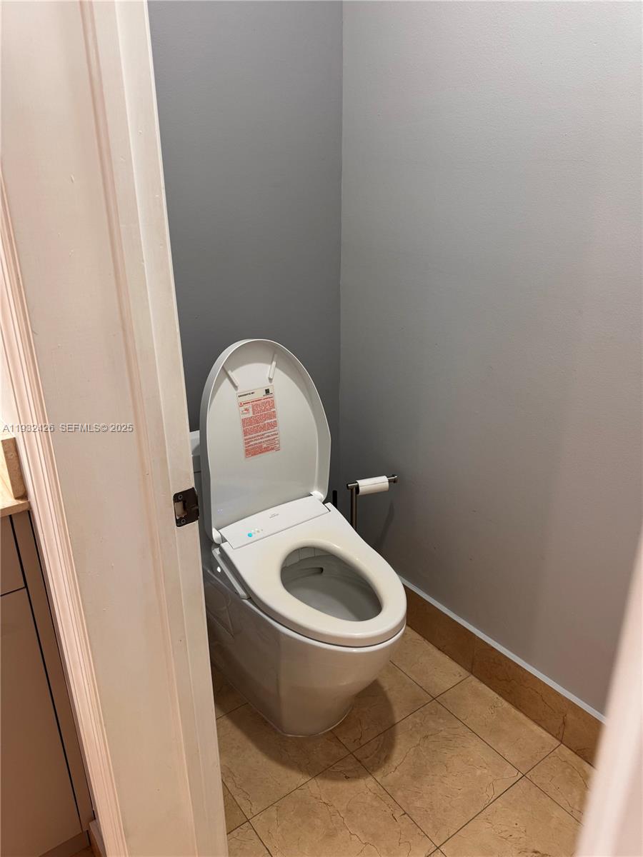 Photo of 876 Spinnaker Dr W  (876), Hollywood, Florida, 33019 - 